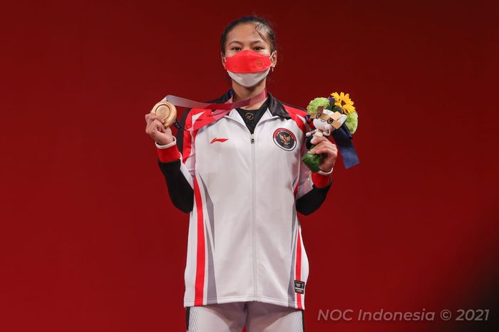 Lifter putri Indonesia, Windy Cantika Aisah usai merebut medali perunggu Olimpiade Tokyo 2020, Sabtu (24/7/2021)
