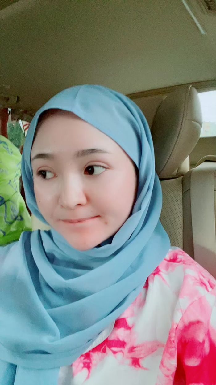 Foto wajah Herlin Kenza tanpaa makeup yang diunggah di Instagram-nya