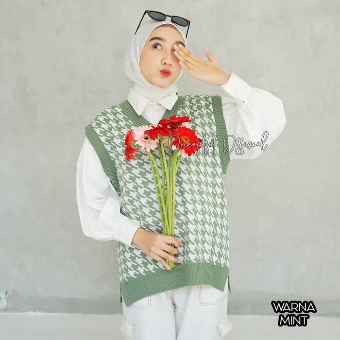 4 Rekomendasi Online Shop yang Jual Rompi Rajut di Bawah Rp100 ribu