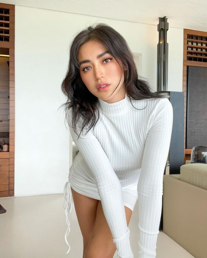 Potret Jessica Iskandar pakai baju ketat tanpa celana.