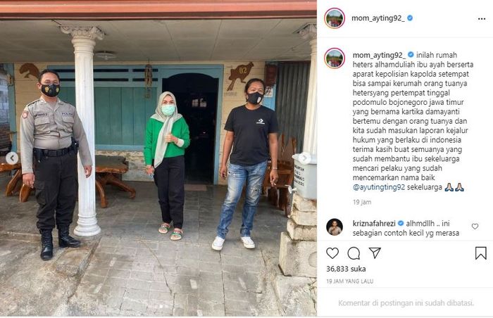 Umi Kulsum and Abdul Rozak during a visit to the house of Ayu Ting Ting's haters parents.