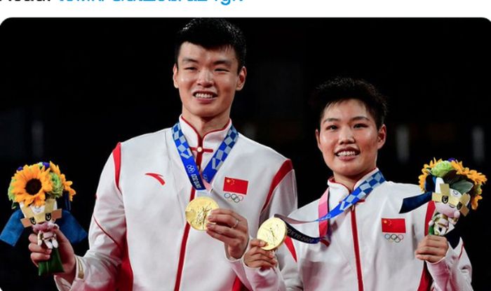 Pasangan ganda campuran China, Wang Yi Lyu/Huang Dong Ping, sukses merebut medali emas Olimpiade Tokyo 2020 usai mengalahkan Zheng Si Wei/Huang Ya Qiong di Musashino Forest Plaza, Tokyo, Jumat (30/7/2021).