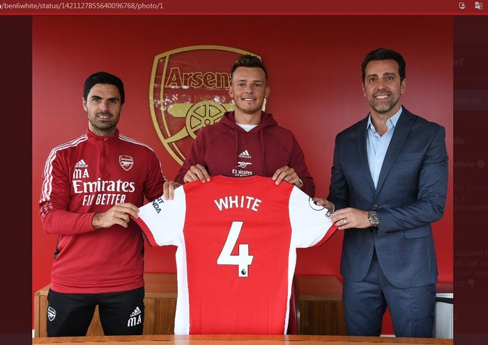 Arsenal resmi mendatangkan bek anyar, Ben White, yang akan mengenakan nomor punggung mantan bintang mereka, Cesc Fabregas.