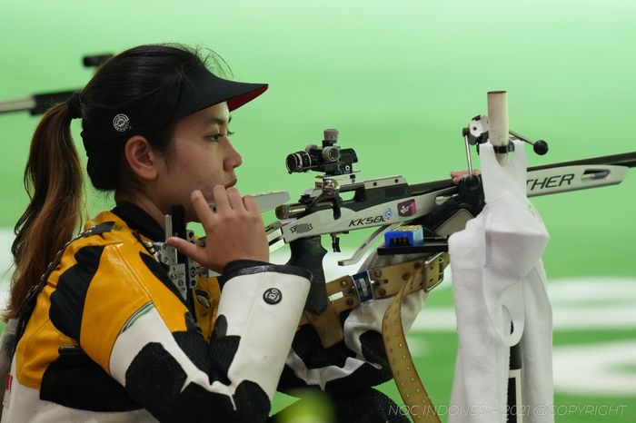 Atlet menembak Indonesia, Vidya Rafika Rahmatan Toyyiba saat tampil pada nomor Women's 50 meter Rifle Three Positions di Asaka Shooting Range, Jepang, Sabtu (31/7/2021).