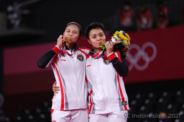 Greysia Polii/Apriyani Rahayu usai meraih medali emas Olimpiade Tokyo 2020, Senin (2/8/2021)