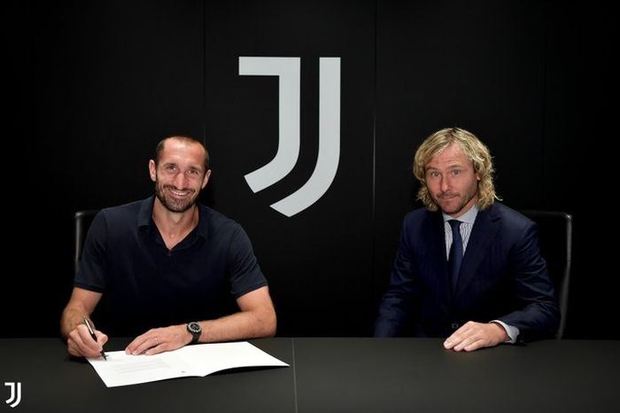 Giogio Chiellini menandatangani kontrak baru bersama Juventus pada Selasa (3/8/2021) dini hari WIB. 