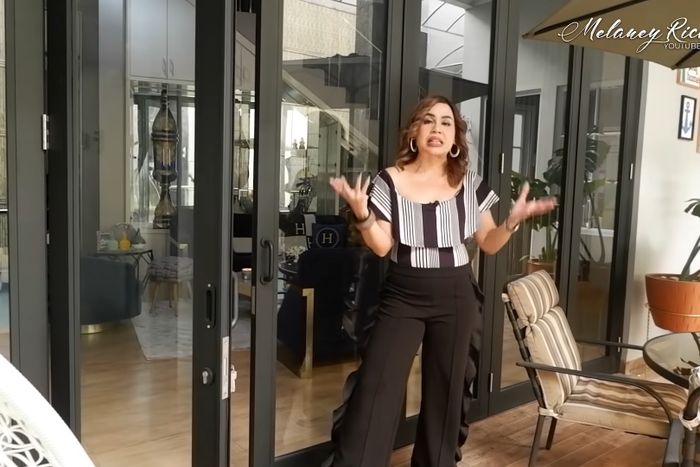 Outdoor area di rumah artis Melaney Ricardo.