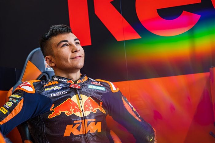 Pembalap Red Bull KTM Ajo, Raul Fernandez, yang akan memperkuat tim KTM Tech3 pada MotoGP 2022. 