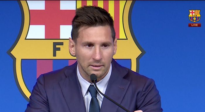 Lionel Messi dalam konferensi pers terakhir di Barcelona, Minggu (8/8/2021)