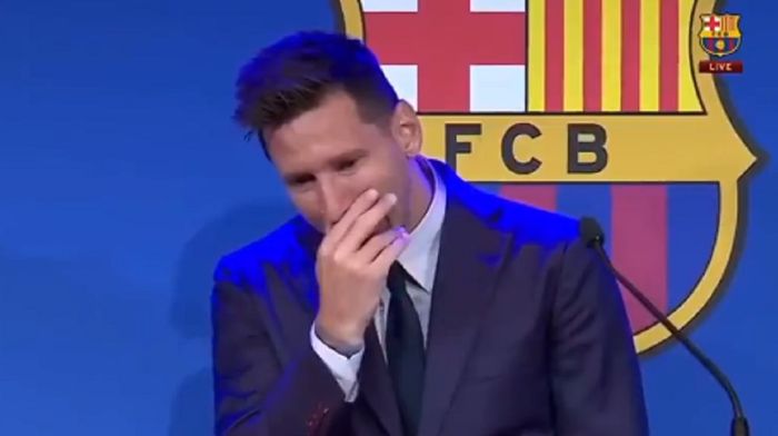 Lionel Messi dalam konferensi pers terakhir di Barcelona, Minggu (8/8/2021) 