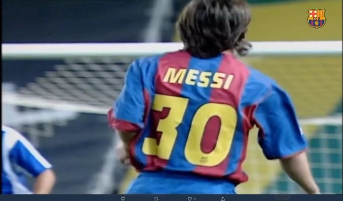 Lionel Messi menggunakan nomor punggung 30 saat debut bersama Barcelona.
