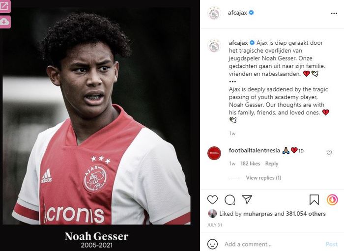 Poster ucapan belasungkawa Ajax Amsterdam untuk meninggalnya Noah Gesser