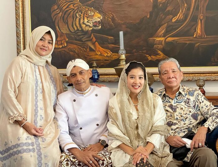 Olivia saat dinikahi keluarga bangsawan