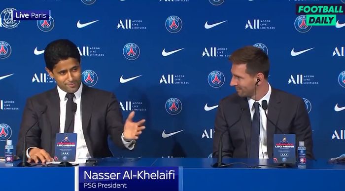 Presiden Paris Saint-Germain, Nasser Al-Khelaifi, berbicara dalam konferensi pers bersama Lionel Messi.