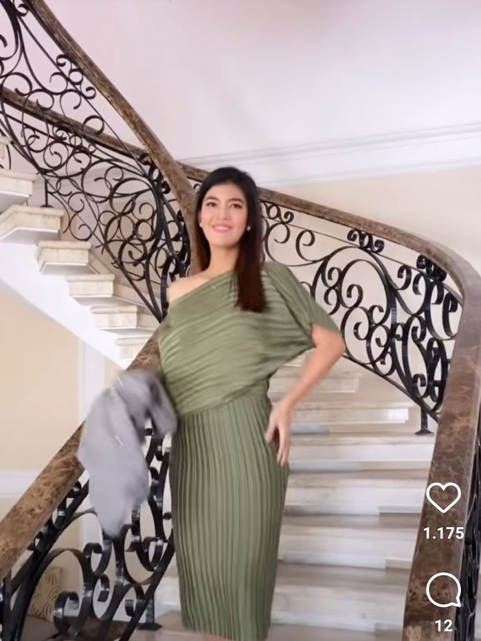 Tangga di rumah artis Raya Kohandi