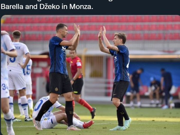 Edin Dzeko dan Nicolo Barella merayakan gol untuk Inter Milan ke gawang Dynamo Kyiv dalam laga pramusim.