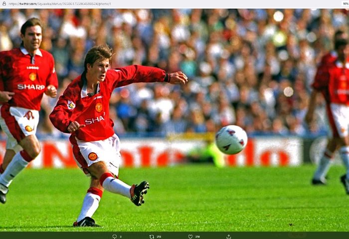 David Beckham saat melesakkan gol dari tengah lapangan ke gawang Wilbledon pada 17 Agustus 1996.