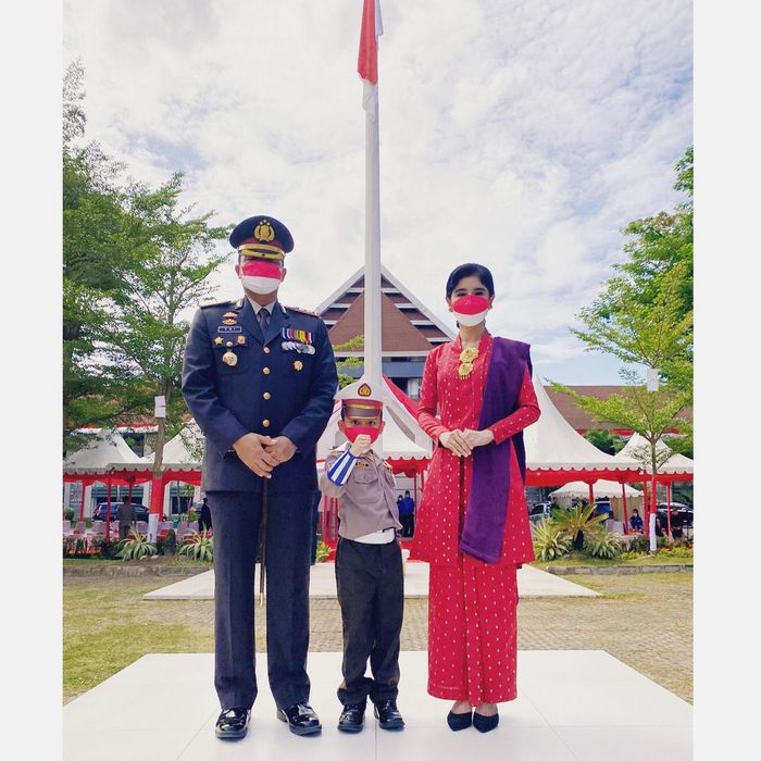 Foto keluarga <a href='https://medan.tribunnews.com/tag/uut-permatasari' title='Uut Permatasari'>Uut Permatasari</a>