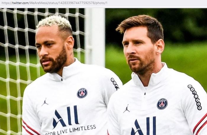Dua penyerang Paris Saint-Germain, Neymar dan Lionel Messi, menjalani sesi latihan bersama.