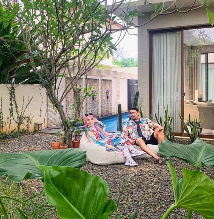 Pekarangan rumahnya juga cocok buat camping saat di rumah aja nih!