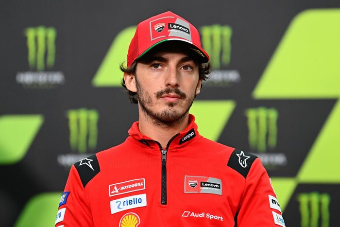 Pembalap Ducati, Francesco Bagnaia, saat konferensi pers menjelang MotoGP Inggris 2021, Kamis (26/8/2021).