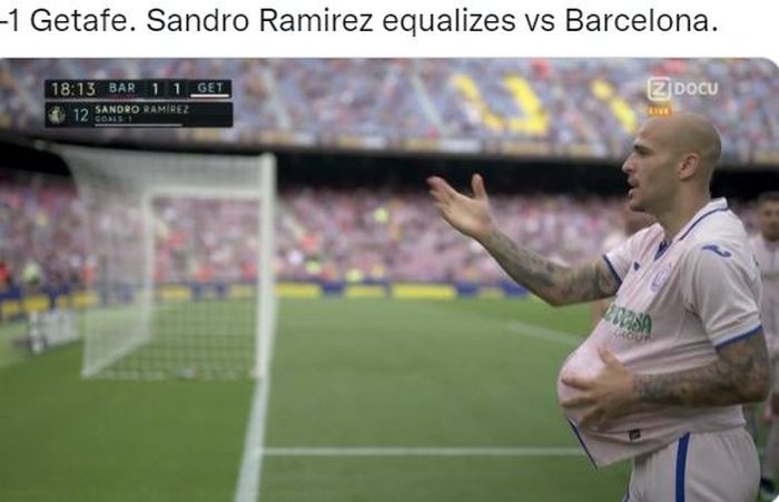 Striker Getafe, Sandro Ramirez, merayakan gol ke gawang Barcelona dalam laga Liga Spanyol di Stadion Camp Nou, Minggu (29/8/2021).