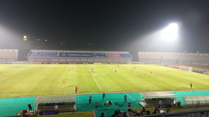 Suasana pertandingan Bhayangkara FC kontra Persiraja di Stadion Indomilk Arena, Tangerang pada Minggu (29/8/2021).
