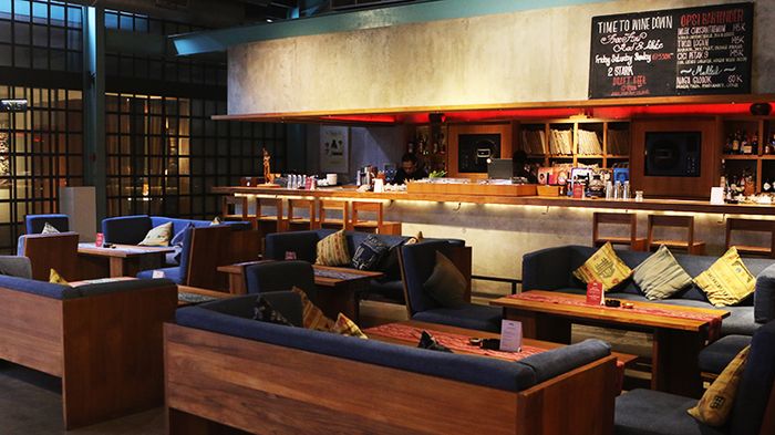 Kaum feels so homey with clutter-free, low sofa seating.