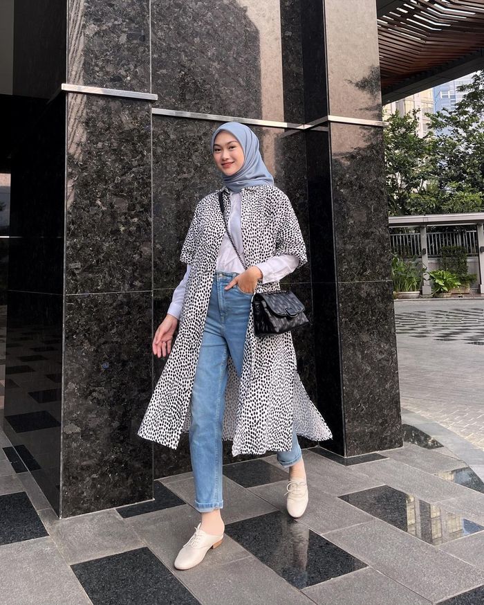 Inspirasi OOTD untuk Jalan-jalan Sore Bagi Hijabers ala Selebgram Indah