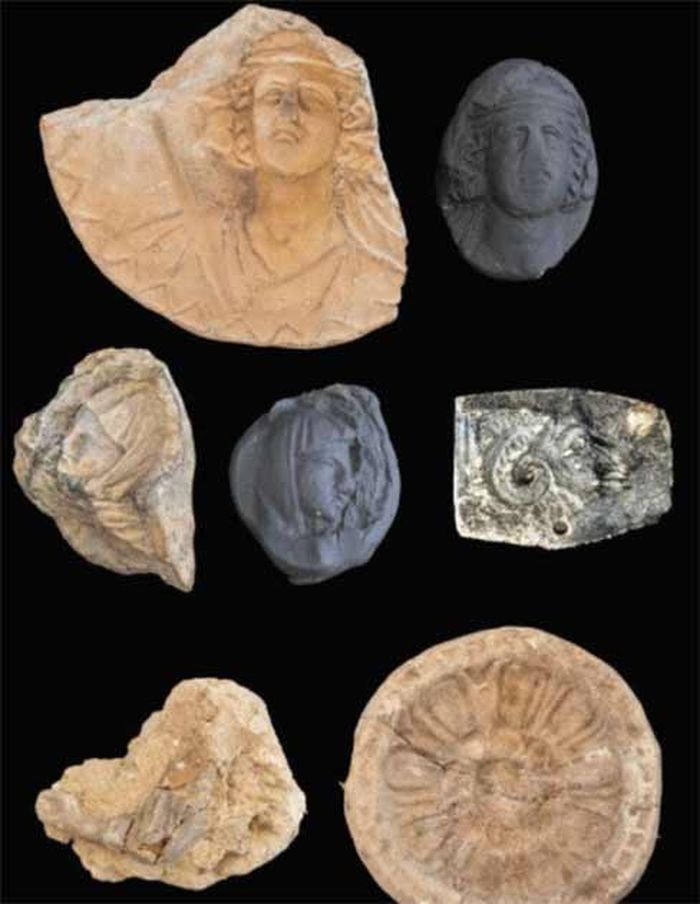 Jimat-jimat yang ditemukan di kota kuno Alexandria.