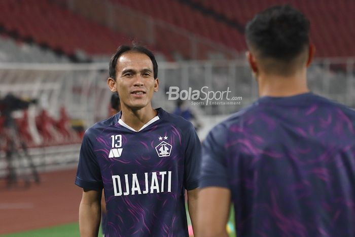 Pemain sayap kiri Persik Kediri, Faris Aditama, sedang berlatih jelang laga pekan pertama Liga 1 2021 di Stadion Gelora Bung Karno, Senayan, Jakarta, 27 Agustus 2021.