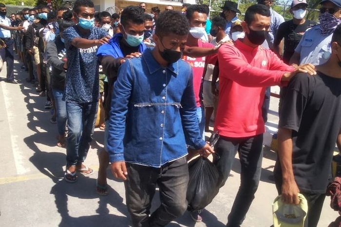 Ratusan warga <a href='https://makassar.tribunnews.com/tag/timor-leste' title='Timor Leste'>Timor Leste</a> dideportasi dari <a href='https://makassar.tribunnews.com/tag/indonesia' title='Indonesia'>Indonesia</a>.