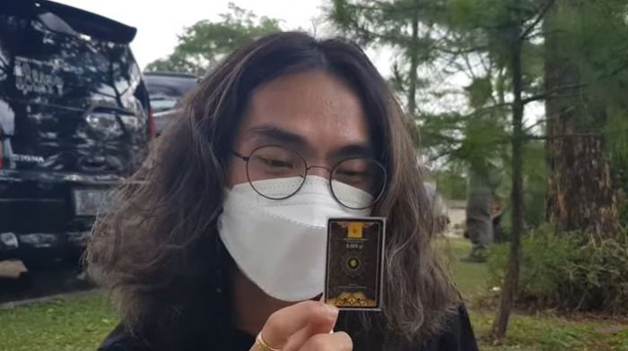 Emas 0,025 gram jadi souvenir di acara Ngunduh Mantu Leslar
