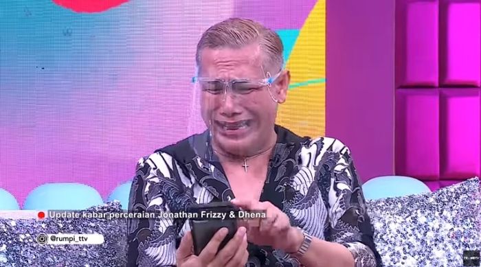 Benny Simanjuntak menangis ungkap alasannya membela Jonathan Frizzy saat sang keponakan berseteru dengan Dhena Devanka.