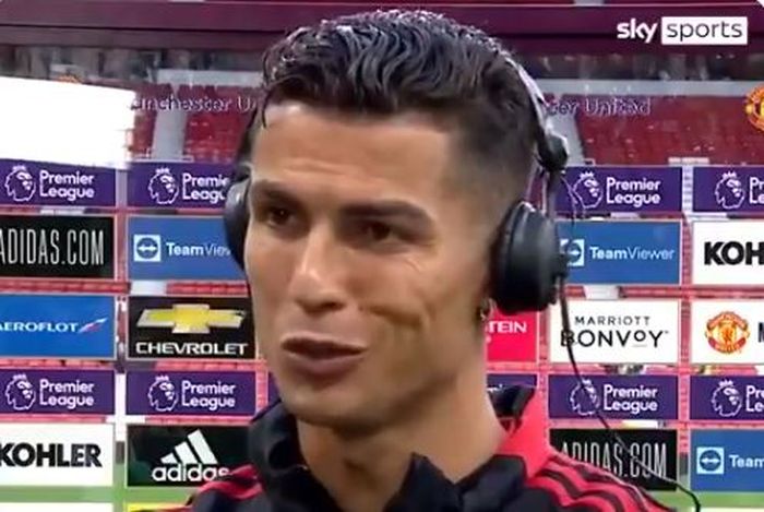 Megabintang Manchester United, Cristiano Ronaldo, berbicara seusai laga Liga Inggris kontra Newcastle United di Stadion Old Trafford, Sabtu (11/9/2021).