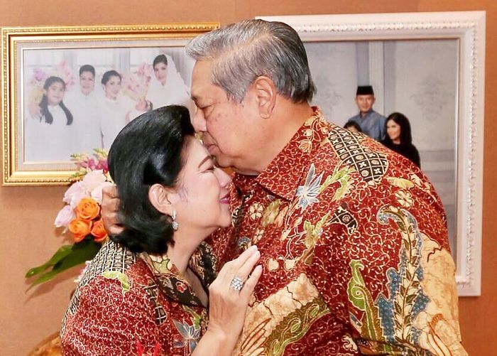 SBY dan <a href='https://manado.tribunnews.com/tag/ani-yudhoyono' title='Ani&nbsp;Yudhoyono'>Ani&nbsp;Yudhoyono</a>