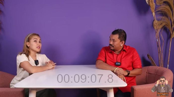 Ayu Ting Ting bincang dengan Mongol Stres