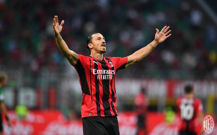 Zlatan Ibrahimovic melakukan comeback manis dengan mencetak gol ke gawang Lazio pada laga pekan ketiga Liga Italia 2021-2022.