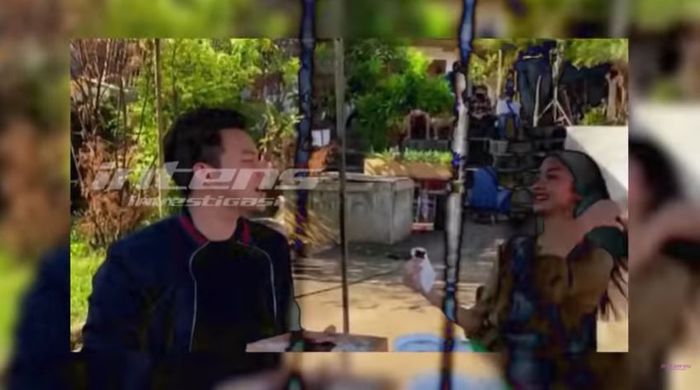 Ririn Dwi Ariyanti asyik ngobrol bersama Jonathan Frizzy