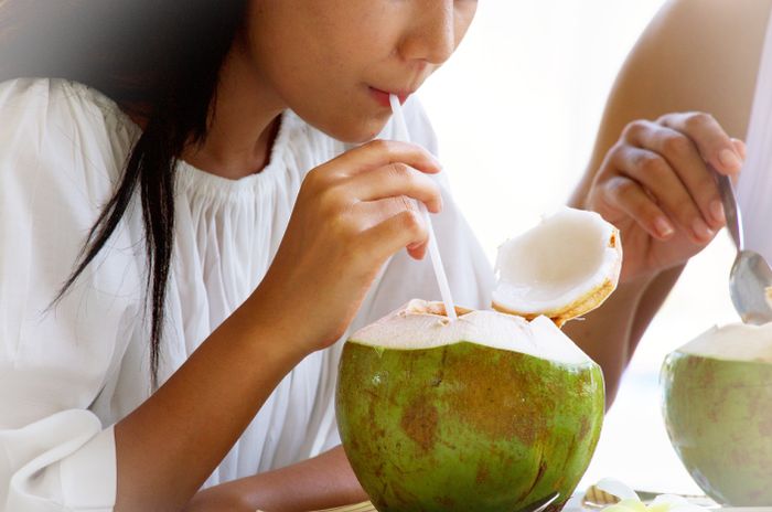 Wow Bikin Takjub Minum Air Kelapa Saat Haid Wanita Ini Syok Saat Tubuhnya Merasakan Sederet Manfaat Ini Semua Halaman Grid Fame