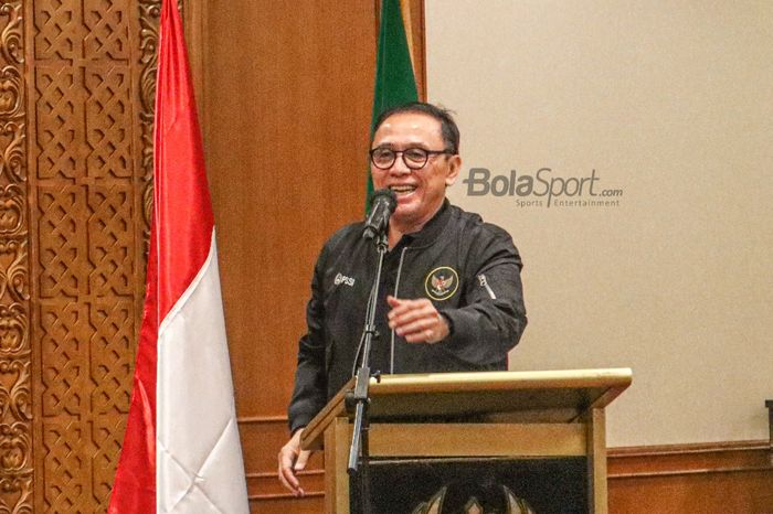 Ketua Umum PSSI, Mochamad Iriawan, sedang memberikan sambutan di Hotel Sultan, Senayan, Jakarta, 18 September 2021