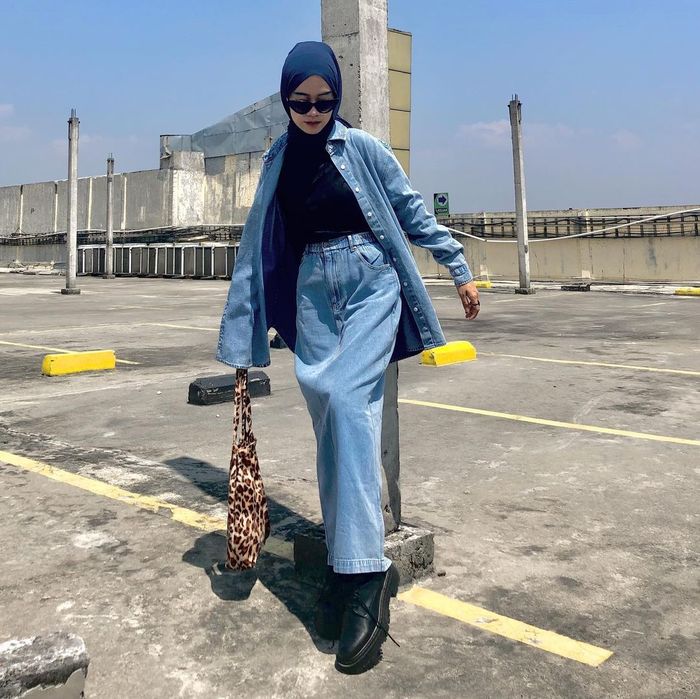 3 Inspirasi OOTD Hijab Nuansa Denim ala 