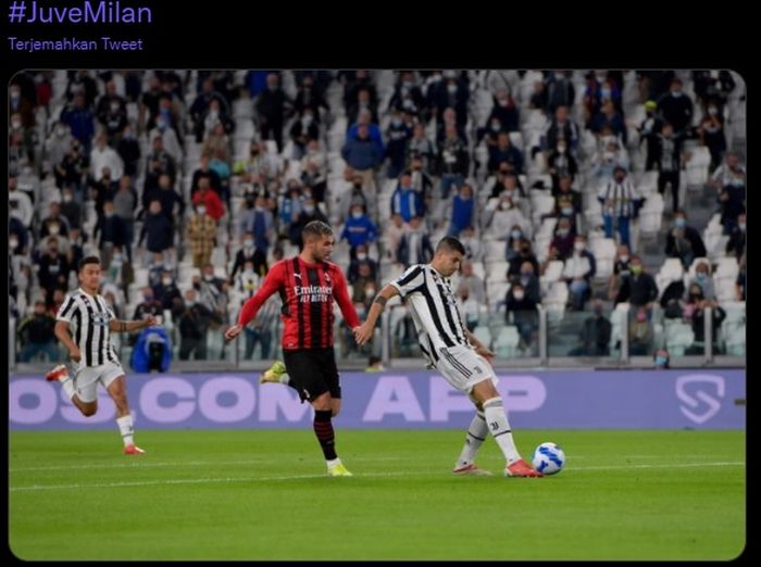 Penyerang Juventus, Alvaro Morata, mencetak gol ke gawang AC Milan di Liga Italia 2021-2022