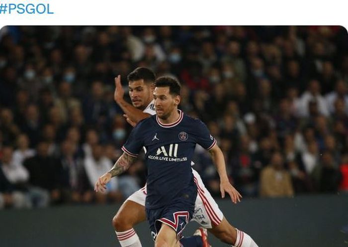 Megabintang Paris Saint-Germain, Lionel Messi, beraksi dalam laga Liga Prancis kontra Olympique Lyon di Stadion Parc des Princes, Minggu (19/9/2021).