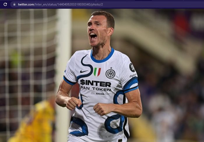 Pemain Inter Milan, Edin Dzeko, merayakan gol ke gawang Fiorentina dalam pertandingan pekan kelima Liga Italia 2021-2022 Selasa (21/9/2021) waktu setempat atau Rabu pukul 01.45 WIB. 