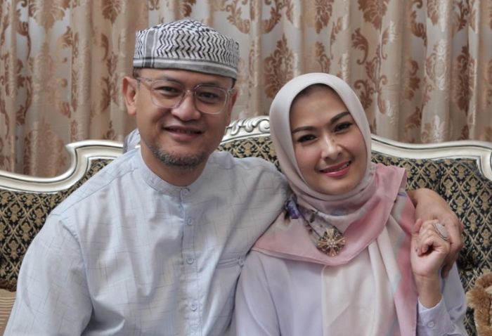 Iis Dahlia dan suami