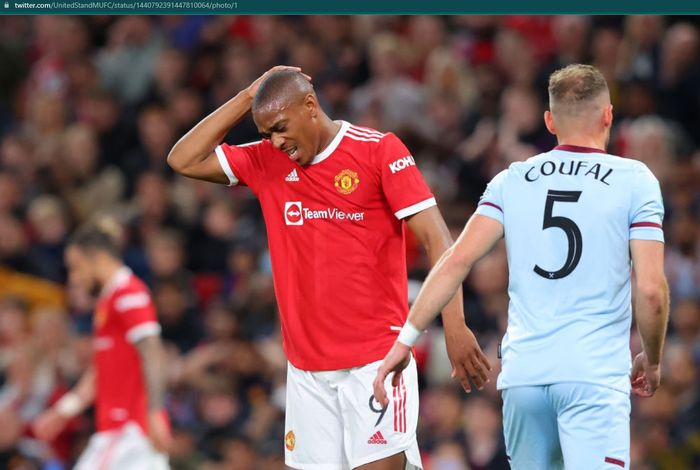 Penyerang Manchester United, Anthony Martial dikecam dalam penampilannya di Carabao Cup.