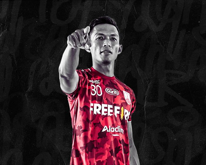 Kapten Persis Solo, Eky Taufik mengenakan jersey baru untuk Liga 2 2021.
