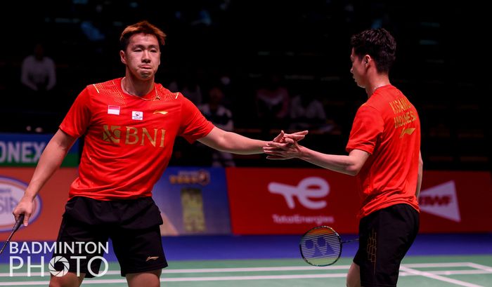 Pasangan ganda putra Indonesia, Marcus Fernaldi Gideon/Kevin Sanjaya Sukamuljo, saat menjalani pertandingan melawan wakil NFBR (Rusia) Vladimir Ivanov/Ivan Sozonov dalam pertandingan penyisihan Grup C Sudirman Cup 2021 di Energiaa Arena, Vantaa, Finlandia, Minggu (26/9/2021).