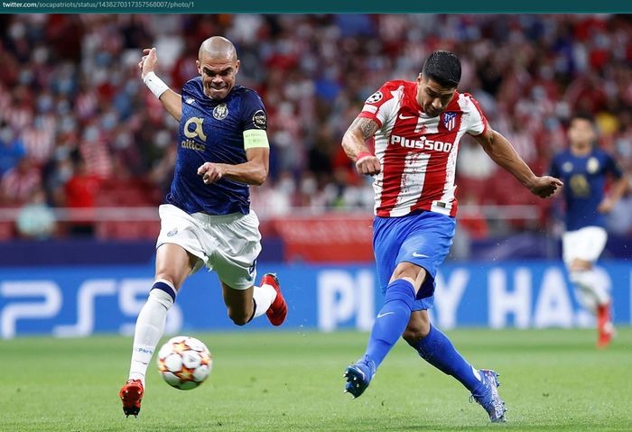 Momen duel Luis Suarez dan Pepe pada matchday pertama Grup B Liga Champions 2021-2022 